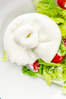 Salata burrata peynirli bufalo peynirli salata salatası salatası taze gurme yemek arkaplanı masa rustik yemekler üst görünüm fotokopi uzay keto ve paleo diyet vejetaryen