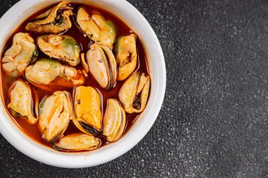 Midyeler konserve deniz ürünleri iştah açıcı organik ürün taze lezzetli gurme yemek arka planda sofrada kırsal gıda üst görünüm uzay Keto paleo peseo vejetaryen diyet gıdalar