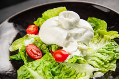 Burrata peynirli salata, bufalo sütlü salata, salata, salata, salata, salata, lezzetli gurme, yemek, arka plan, masa, rustik yemek, fotokopi, fotokopi, uzay keto ve paleo diyeti vejetaryeni.