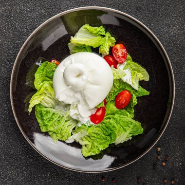 Burrata peynirli salata, bufalo sütlü salata, salata, salata, salata, salata, lezzetli gurme, yemek, arka plan, masa, rustik yemek, fotokopi, fotokopi, uzay keto ve paleo diyeti vejetaryeni.