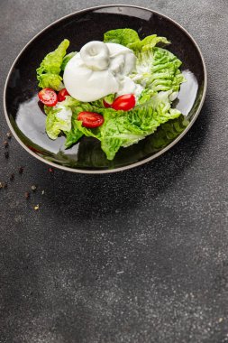 Burrata peynirli salata, bufalo sütlü salata, salata, salata, salata, salata, lezzetli gurme, yemek, arka plan, masa, rustik yemek, fotokopi, fotokopi, uzay keto ve paleo diyeti vejetaryeni.