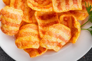 Pastırma, kızarmış pastırma, mısır, abur cubur, fast food masada doğal yemek, kırsal yemek, fotokopi odası.