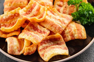 Pastırma, kızarmış pastırma, mısır, abur cubur, fast food masada doğal yemek, kırsal yemek, fotokopi odası.