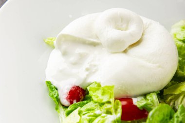 Burrata peynirli salata, bufalo sütlü salata, salata, salata, salata, salata, lezzetli gurme, yemek, arka plan, masa, rustik yemek, fotokopi, fotokopi, uzay keto ve paleo diyeti vejetaryeni.