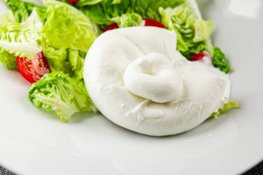 Burrata peynirli salata, bufalo sütlü salata, salata, salata, salata, salata, lezzetli gurme, yemek, arka plan, masa, rustik yemek, fotokopi, fotokopi, uzay keto ve paleo diyeti vejetaryeni.