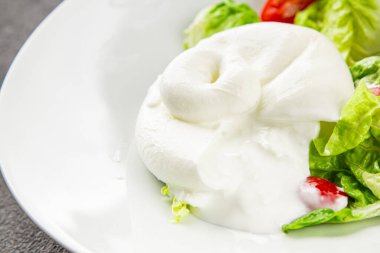 Burrata peynirli salata, bufalo sütlü salata, salata, salata, salata, salata, lezzetli gurme, yemek, arka plan, masa, rustik yemek, fotokopi, fotokopi, uzay keto ve paleo diyeti vejetaryeni.