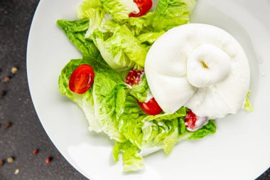 Burrata peynirli salata, bufalo sütlü salata, salata, salata, salata, salata, lezzetli gurme, yemek, arka plan, masa, rustik yemek, fotokopi, fotokopi, uzay keto ve paleo diyeti vejetaryeni.