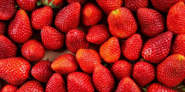 Çilek taze meyve olgun tatlı tatlı tatlı tatlı tatlı tatlı tatlı tatlı yemek masanın üzerinde lezzetli gurme yemek üst görünüm uzay keto fotokopi ve paleo diyet vejetaryen ve vejetaryen gıda