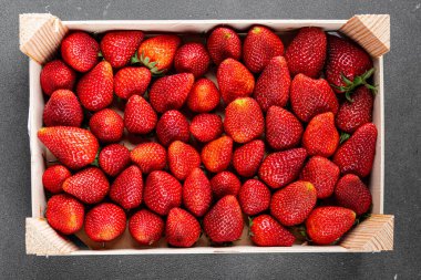 Çilek taze meyve olgun tatlı tatlı tatlı tatlı tatlı tatlı tatlı tatlı yemek masanın üzerinde lezzetli gurme yemek üst görünüm uzay keto fotokopi ve paleo diyet vejetaryen ve vejetaryen gıda