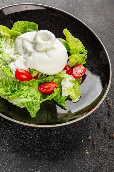Burrata peynirli salata, bufalo sütlü salata, salata, salata, salata, salata, lezzetli gurme, yemek, arka plan, masa, rustik yemek, fotokopi, fotokopi, uzay keto ve paleo diyeti vejetaryeni.