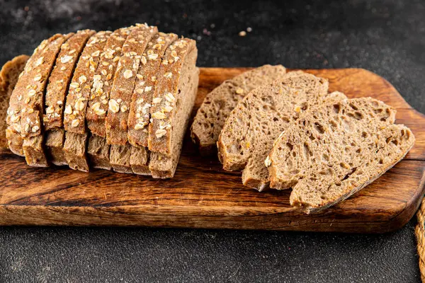 Yulaf ekmeği kepekli, kepekli, kepekli, kepekli, doğal, lezzetli, lezzetli gurme yemek arkaplanı masa kırsal gıdanın üstünde fotokopi alanı.