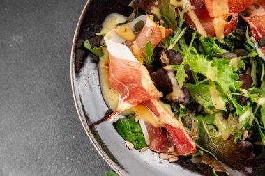 Salata reçeli yeşil yaprak marul aperatif taze yemek masanın üzerinde taze lezzetli gurme yemek üst görünüm fotokopi alanı keto ve paleo diyeti