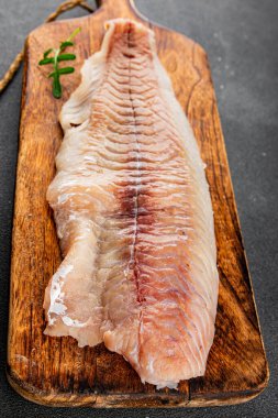 Çiğ fileto beyaz balık doğal besin taze pesseeter diyet gurme arka plan masa üzerinde rustik gıda üst görünüm fotokopi uzay keto ve paleo