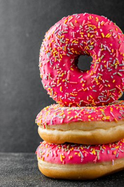 Tatlı tatlı tatlı fast food taze lezzetli gurme yemek arkaplanı masanın üzerinde rustik yemek üst görünüm fotokopi alanı