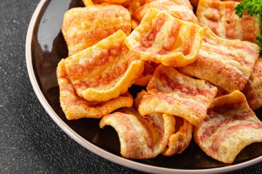 Pastırma, kızarmış pastırma, mısır, abur cubur, fast food masada doğal yemek, kırsal yemek, fotokopi odası.