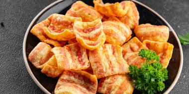 Pastırma, kızarmış pastırma, mısır, abur cubur, fast food masada doğal yemek, kırsal yemek, fotokopi odası.