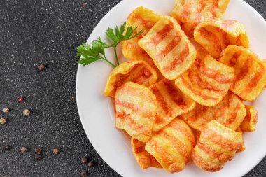 Pastırma, kızarmış pastırma, mısır, abur cubur, fast food masada doğal yemek, kırsal yemek, fotokopi odası.