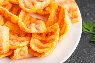 Pastırma, kızarmış pastırma, mısır, abur cubur, fast food masada doğal yemek, kırsal yemek, fotokopi odası.