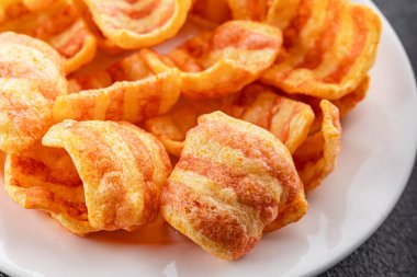 Pastırma, kızarmış pastırma, mısır, abur cubur, fast food masada doğal yemek, kırsal yemek, fotokopi odası.