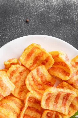 Pastırma, kızarmış pastırma, mısır, abur cubur, fast food masada doğal yemek, kırsal yemek, fotokopi odası.