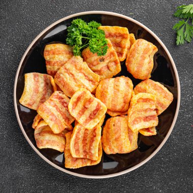 Pastırma, kızarmış pastırma, mısır, abur cubur, fast food masada doğal yemek, kırsal yemek, fotokopi odası.