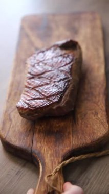 Ördek göğsü rosto et kümes hayvanları taze lezzetli gurme yemek arkaplan masa üzerinde rustik gıda üst görünüm fotokopi alanı