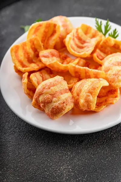 Pastırma, kızarmış pastırma, mısır, abur cubur, fast food masada doğal yemek, kırsal yemek, fotokopi odası.