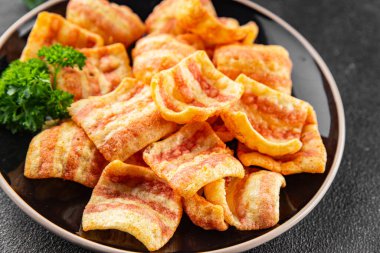 Pastırma, kızarmış pastırma, mısır, abur cubur, fast food masada doğal yemek, kırsal yemek, fotokopi odası.