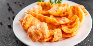 Pastırma, kızarmış pastırma, mısır, abur cubur, fast food masada doğal yemek, kırsal yemek, fotokopi odası.