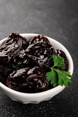 Makarna spagetti çiğ kamış buğday malzemesi masaya taze yemek kırsal yemek üst görünüm uzay yiyecek arka plan fotokopisi