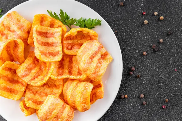 Pastırma, kızarmış pastırma, mısır, abur cubur, fast food masada doğal yemek, kırsal yemek, fotokopi odası.