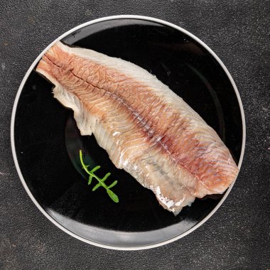 Beyaz balıklı çiğ fileto taze pesseeter diyet gurme yemek arka planı masa üzerinde rustik gıda üst görünüm fotokopi uzay keto ve paleo