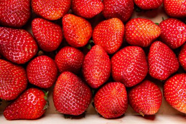 Çilek taze meyve olgun tatlı tatlı tatlı tatlı tatlı tatlı tatlı tatlı yemek masanın üzerinde lezzetli gurme yemek üst görünüm uzay keto fotokopi ve paleo diyet vejetaryen ve vejetaryen gıda