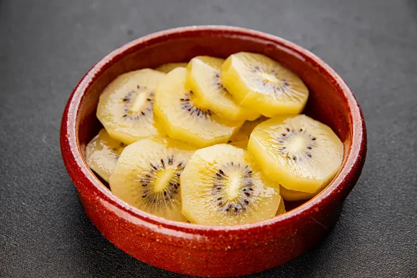 Kivi sarısı lezzetli meyveler lezzetli lezzetli gurme yemek geçmişi masa rustik yemekler fotokopi alanı keto ve paleo diyet vegan ve vejetaryen yemekleri