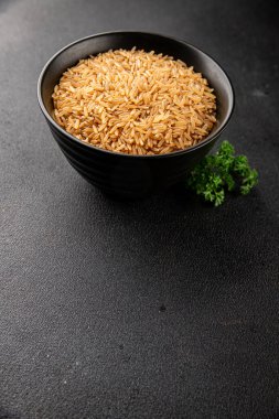 Kahverengi pirinç, tahıl, tahıl, sağlıklı yiyecek, süper yemek, lezzetli gurme, yemek, masa üstü yemek, fotokopi, uzay keto, paleo diyet vejetaryen ve vejetaryen yemekleri.