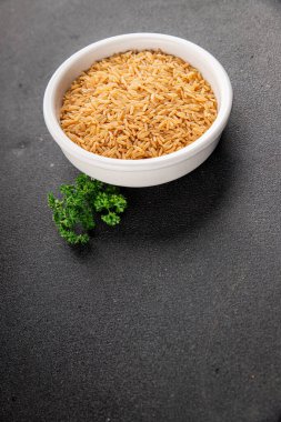 Kahverengi pirinç, tahıl, tahıl, sağlıklı yiyecek, süper yemek, lezzetli gurme, yemek, masa üstü yemek, fotokopi, uzay keto, paleo diyet vejetaryen ve vejetaryen yemekleri.