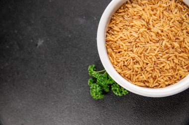 Kahverengi pirinç, tahıl, tahıl, sağlıklı yiyecek, süper yemek, lezzetli gurme, yemek, masa üstü yemek, fotokopi, uzay keto, paleo diyet vejetaryen ve vejetaryen yemekleri.