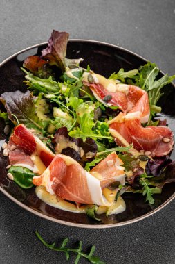 Salata reçeli et yeşil yaprak marul aperatif yiyecek taze gurme yemek masanın üzerinde rustik yemek üst görünüm kopyalama alanı