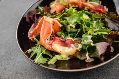 Salata reçeli et yeşil yaprak marul aperatif yiyecek taze gurme yemek masanın üzerinde rustik yemek üst görünüm kopyalama alanı