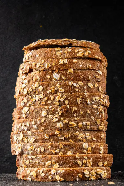 Yulaf ekmeği kepekli, kepekli, kepekli, kepekli, doğal, lezzetli, lezzetli gurme yemek arkaplanı masa kırsal gıdanın üstünde fotokopi alanı.