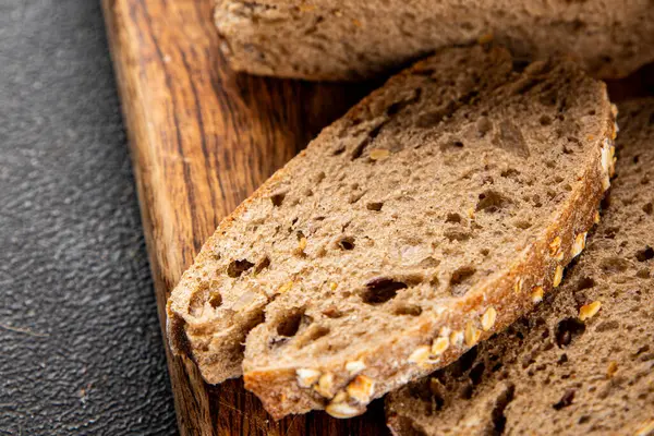 Yulaf ekmeği kepekli, kepekli, kepekli, kepekli, doğal, lezzetli, lezzetli gurme yemek arkaplanı masa kırsal gıdanın üstünde fotokopi alanı.