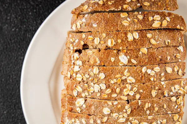 Yulaf ekmeği kepekli, kepekli, kepekli, kepekli, doğal, lezzetli, lezzetli gurme yemek arkaplanı masa kırsal gıdanın üstünde fotokopi alanı.