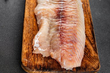 Çiğ fileto beyaz balık doğal besin taze pesseeter diyet gurme arka plan masa üzerinde rustik gıda üst görünüm fotokopi uzay keto ve paleo