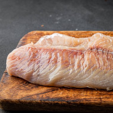 Çiğ fileto beyaz balık doğal besin taze pesseeter diyet gurme arka plan masa üzerinde rustik gıda üst görünüm fotokopi uzay keto ve paleo