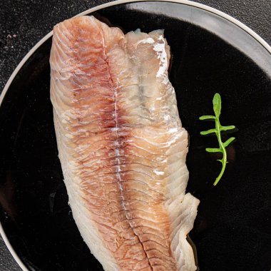 Çiğ fileto beyaz balık doğal besin taze pesseeter diyet gurme arka plan masa üzerinde rustik gıda üst görünüm fotokopi uzay keto ve paleo