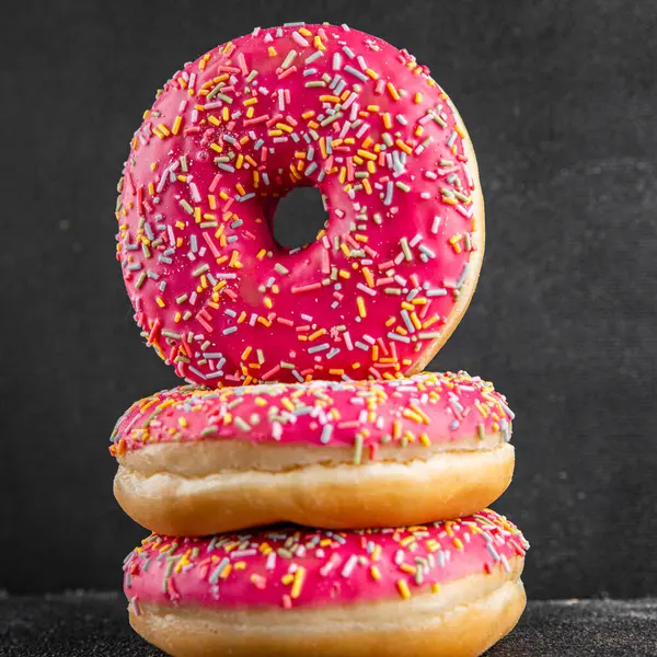 Tatlı tatlı tatlı fast food taze lezzetli gurme yemek arkaplanı masanın üzerinde rustik yemek üst görünüm fotokopi alanı