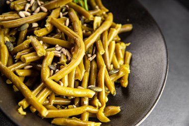 Yeşil fasulye konservesi yeşil çalı fasulyesi taze lezzetli gurme yemek arka planı masaya rustik gıda fotokopi alanı keto ve paleo diyet vegan ve vejetaryen gıda