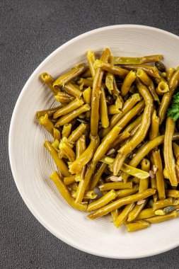 Yeşil fasulye konservesi yeşil çalı fasulyesi taze lezzetli gurme yemek arka planı masaya rustik gıda fotokopi alanı keto ve paleo diyet vegan ve vejetaryen gıda