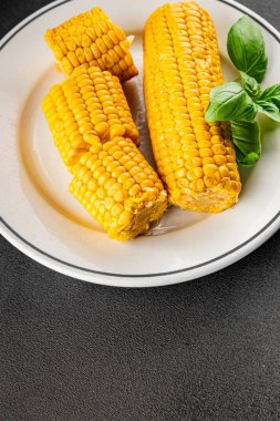 Mısır koçanı yiyeceği, abur cubur, sebze, lezzetli gurme yemek arkaplanı, kırsal yiyecekler, fotokopi alanı.