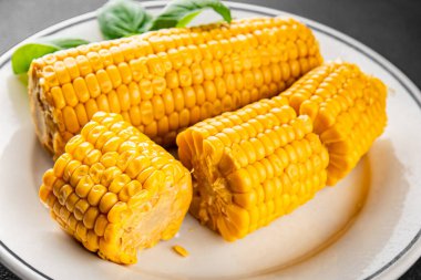 Mısır koçanı yiyeceği, abur cubur, sebze, lezzetli gurme yemek arkaplanı, kırsal yiyecekler, fotokopi alanı.